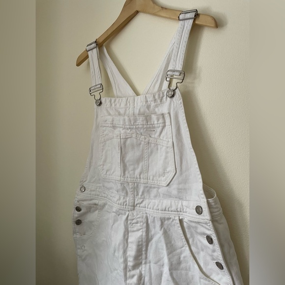 White GAP overall shorts - Picture 2 of 3
